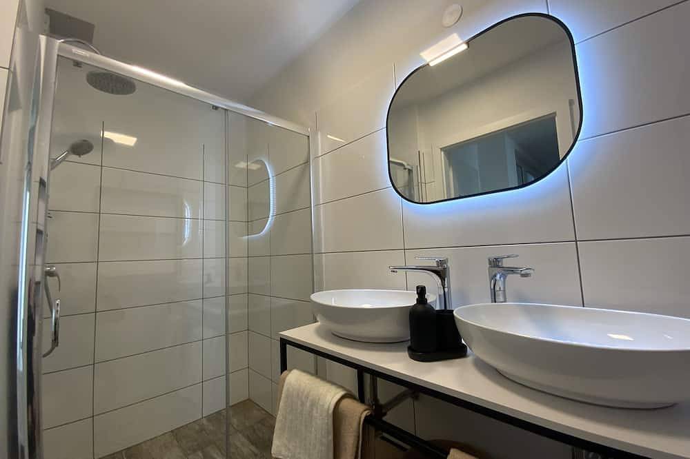 Entire apartment, Im Pyjama zum Hundertwasserhaus Hüpfen | Hg25 in Vienna, Vienna Woods