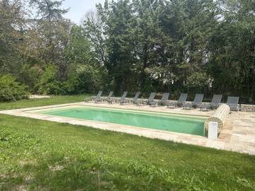 Gîte pour 15 personnes, avec piscine ainsi que jardin et terrasse à Villasavary