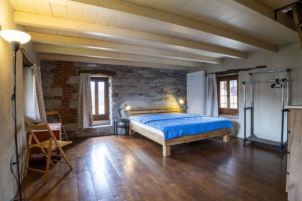 Schönes alleinstehendes Ferienhaus für 6 Leute mit  W-Lan, Tv und Balkon in Mergozzo, Comune di Mergozzo