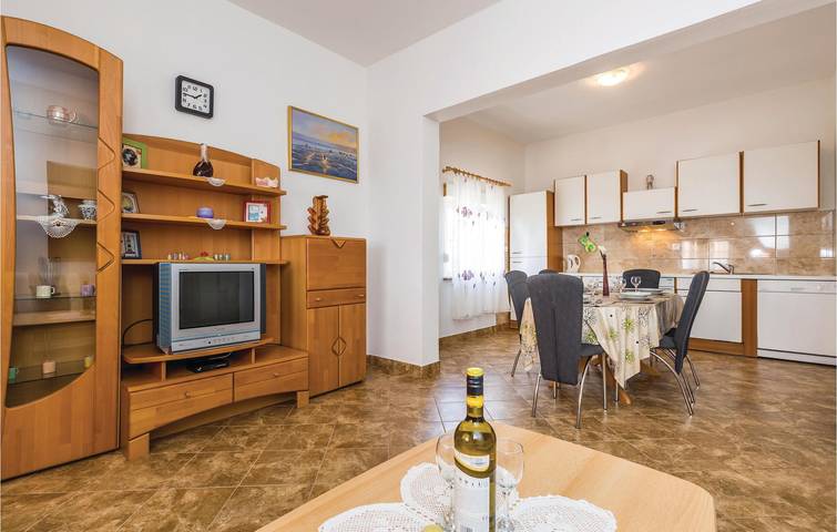 Ganze Ferienwohnung, Apartment am Meer mit Terrasse, Parkplatz und moderner Ausstattung in Lukovo Šugarje, Naturpark Velebit