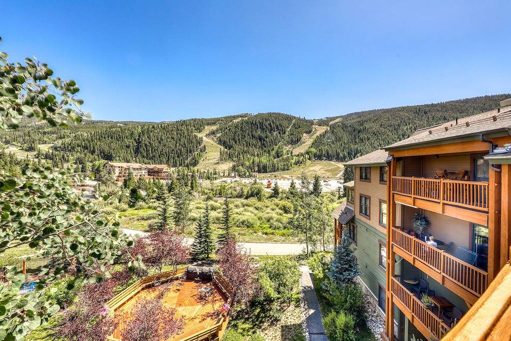 Ganze Wohnung, Mountain View Condo mit eigenem Whirlpool, Terrasse und Kamin - zu Fuß zu den Aufzügen! in Arapahoe Basin