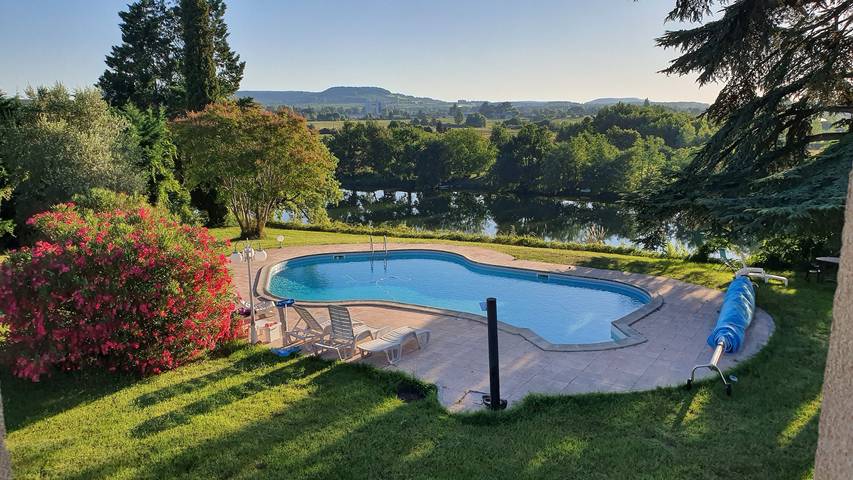 Location de vacances pour 12 personnes, avec Terrasse ainsi que Jardin et Piscine à Villeneuve-sur-Lot
