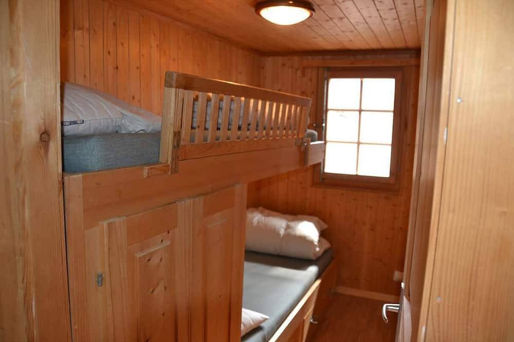 Aussen : Wohnung im Erdgeschoss und im 1. Stock eines Chalets, für 8 Personen, Zugang von der \"route in Saint Luc, Anniviers