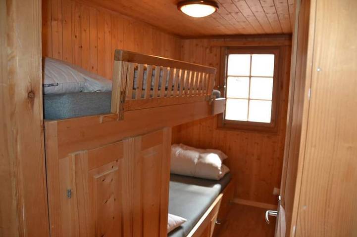 Aussen : Wohnung im Erdgeschoss und im 1. Stock eines Chalets, für 8 Personen, Zugang von der \"route in Saint Luc, Anniviers