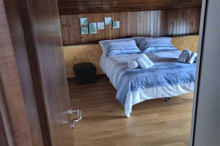 Ganze Wohnung, Cozy attic in quiet area near road junctions and commercial area in Fiume Veneto, Pordenone Provinz