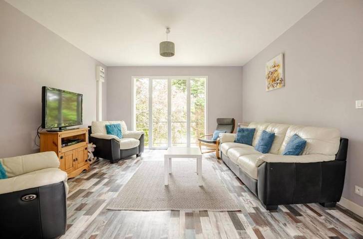 Location de vacances pour 6 personnes, avec jardin et piscine à Chevanceaux