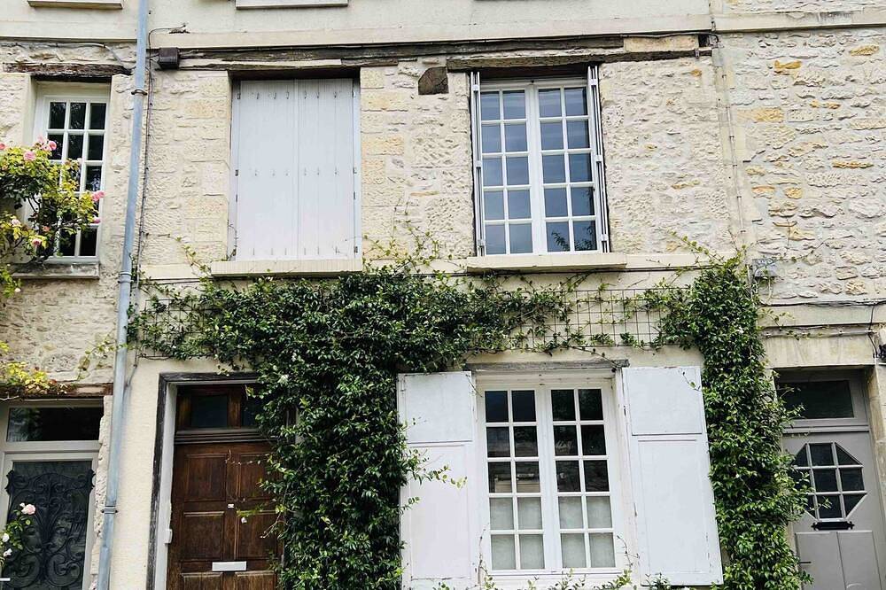 Entire apartment, Maison Duplex Downtown Abbaye avec vue unique in Senlis, Oise
