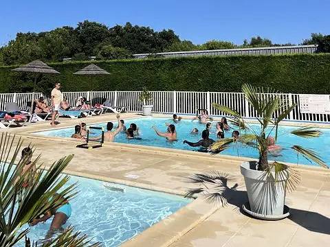 Mobilhome pour 4 Personnes in Royan, Côte de Beauté