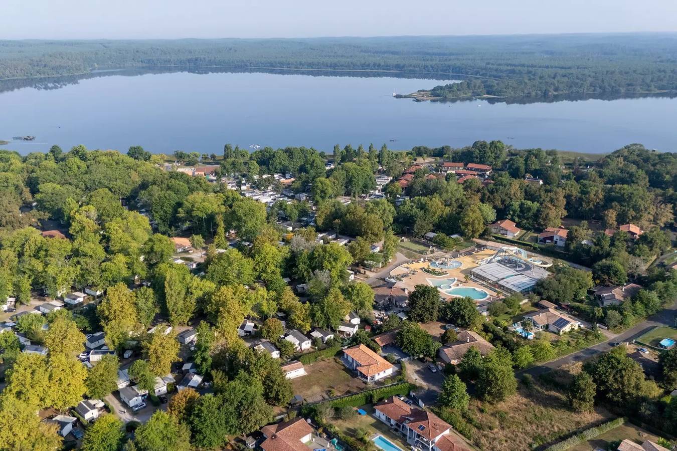 Air-conditioned 3-Bedroom Mobile Home – 6 Guests – Covered Terrace – On Lake Aureilhan in Aureilhan, Côte d’Argent