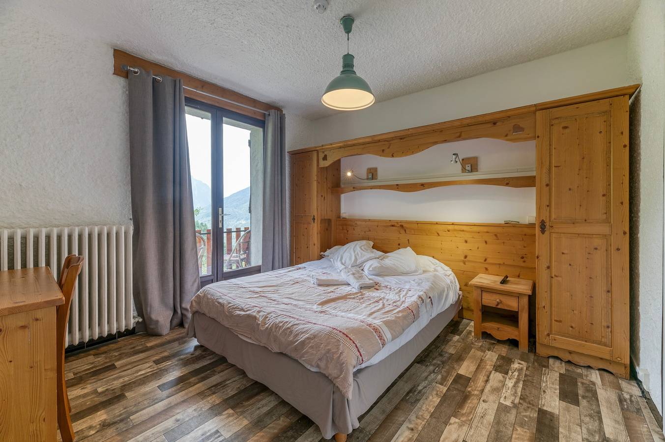 Zimmer 'Chambre 5' mit Bergblick und Balkon in Oz, Nationalpark Écrins