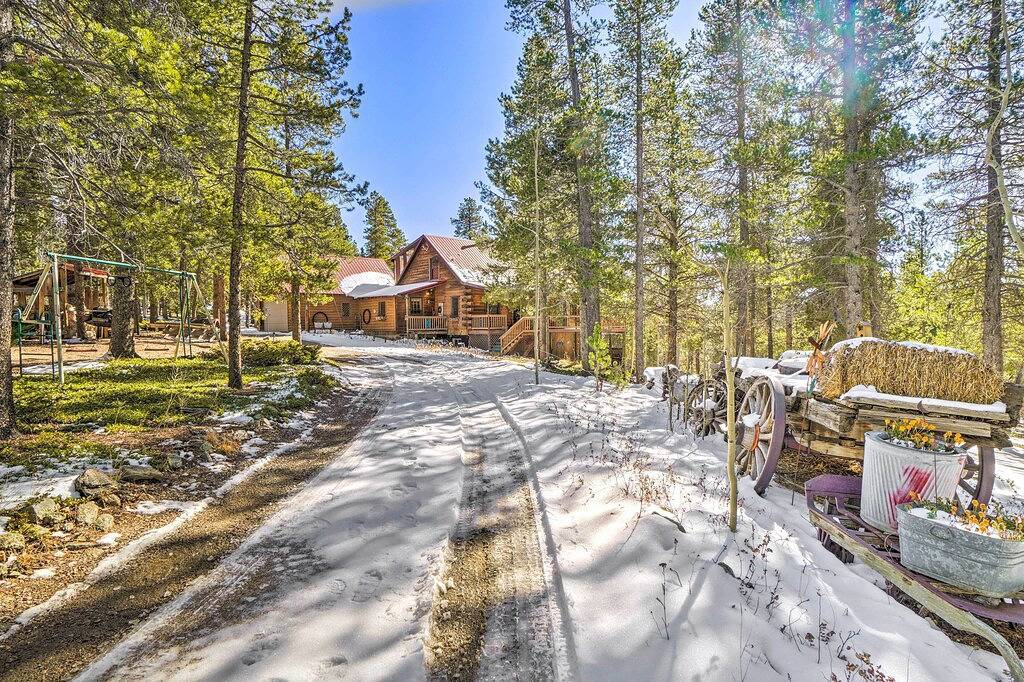 Bbqs, Hikes & Fireside Nights: Cabin in Black Hawk in Arapaho and Roosevelt National Forests