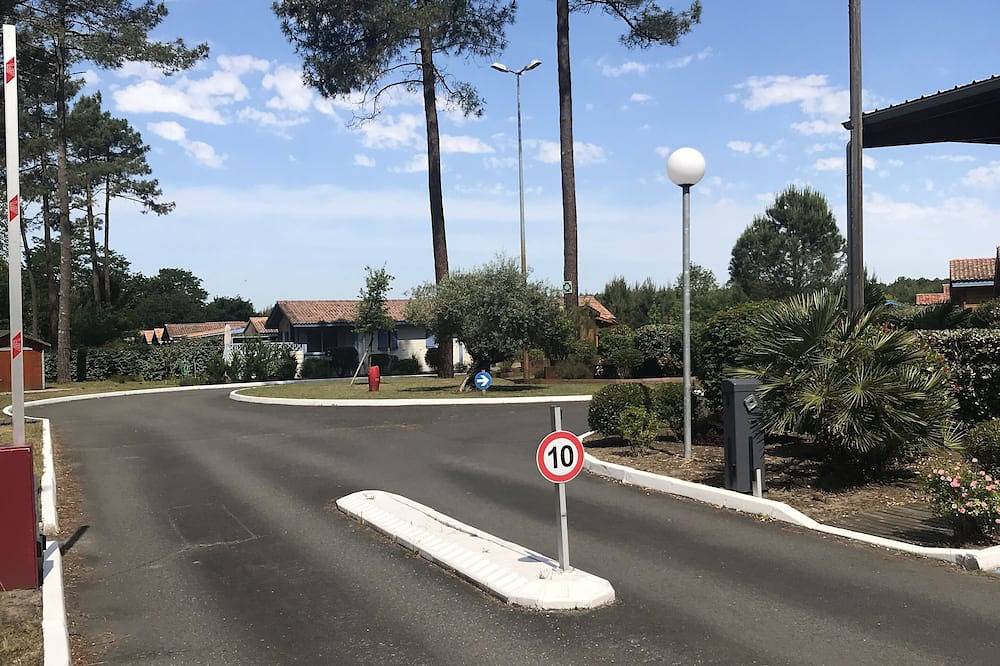 Chalet dans un village vacance  a proximité de la plage in Bias, Côte d’Argent