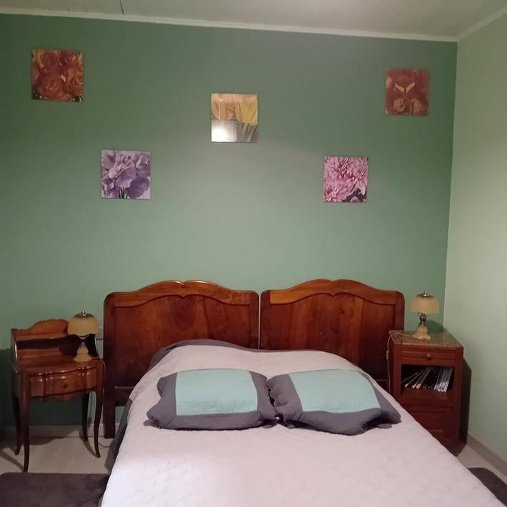 Chambre d’hôte pour 3 personnes, avec piscine ainsi que jardin et vue, adapté aux familles à Saint-Pons-de-Mauchiens