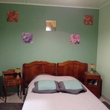 Chambre d’hôte pour 3 personnes, avec balcon et piscine ainsi que vue et jardin à Saint-Pons-de-Mauchiens