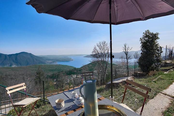 Gîte pour 6 personnes, avec vue sur le lac ainsi que vue et balcon dans Premeno - 3