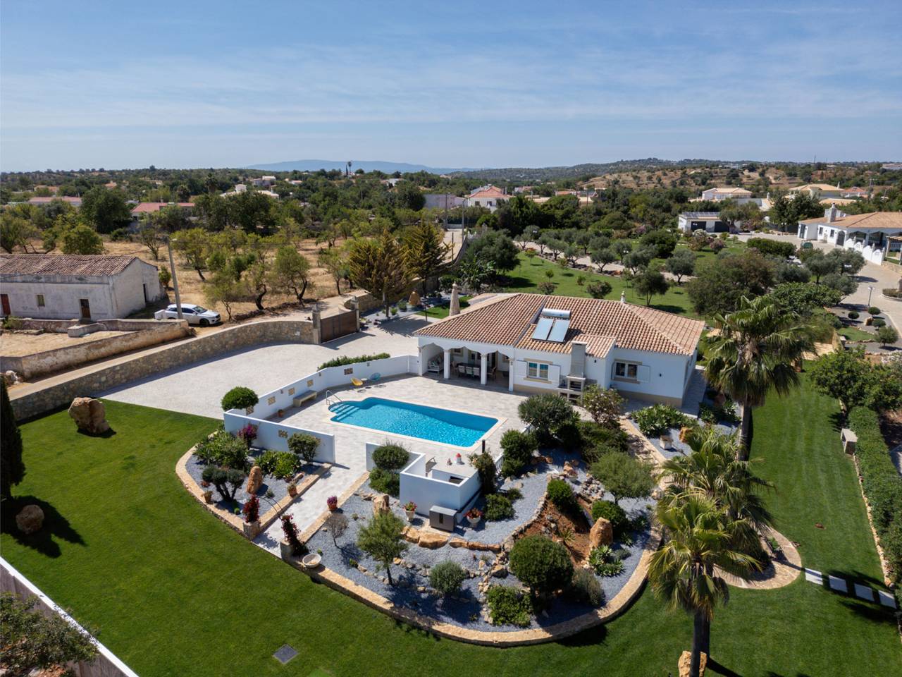 V4 Águia Vermelha in Paderne, Faro District