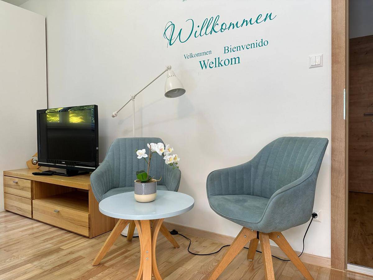 Ganze Wohnung, Apartment with Garden View in Linz, Linz-Wels