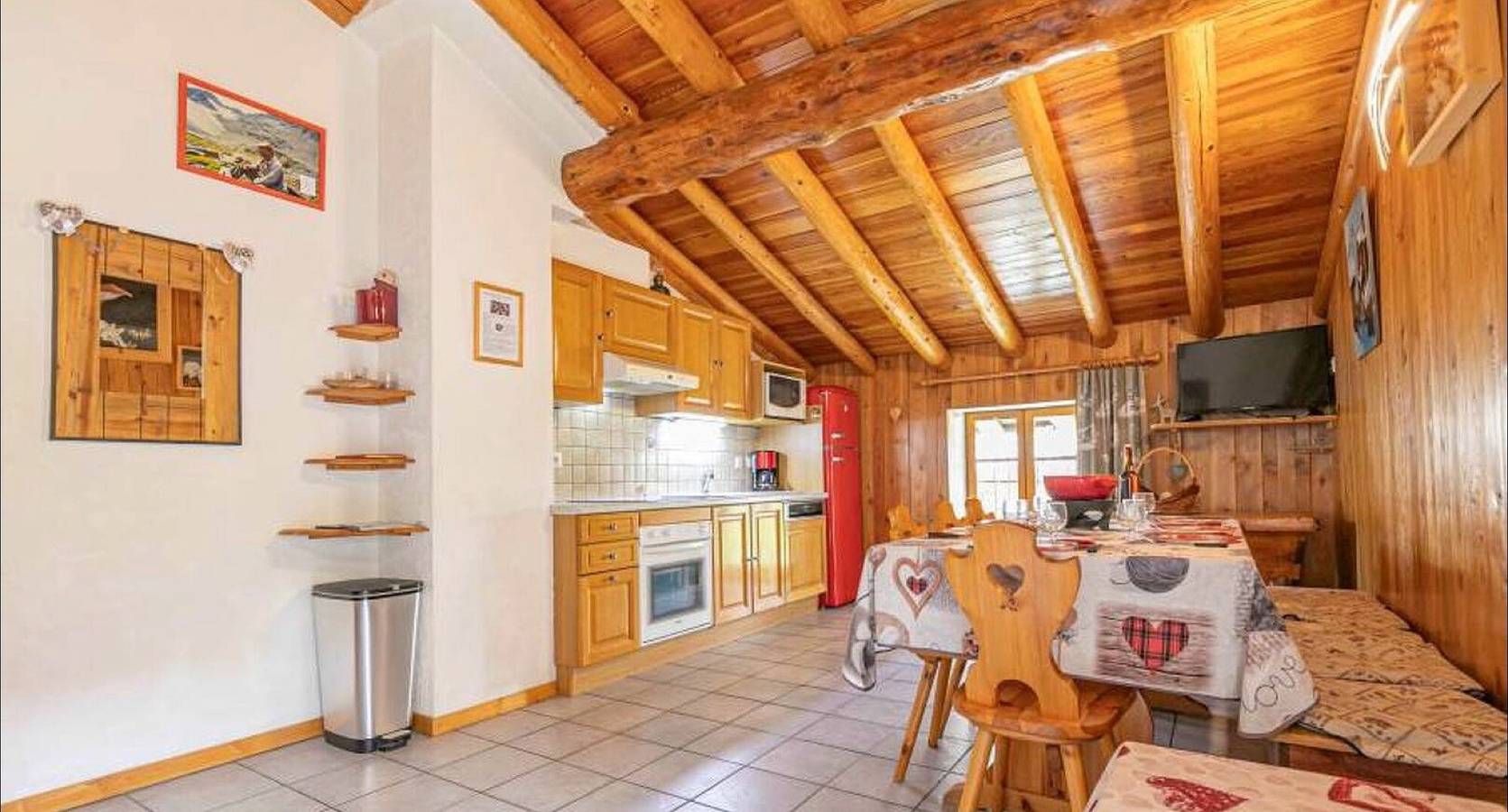Chalet 'Vernès Le Chamois' with Mountain View, Shared Garden and Wi-Fi in Bonneval-sur-Arc, Massif de la Vanoise