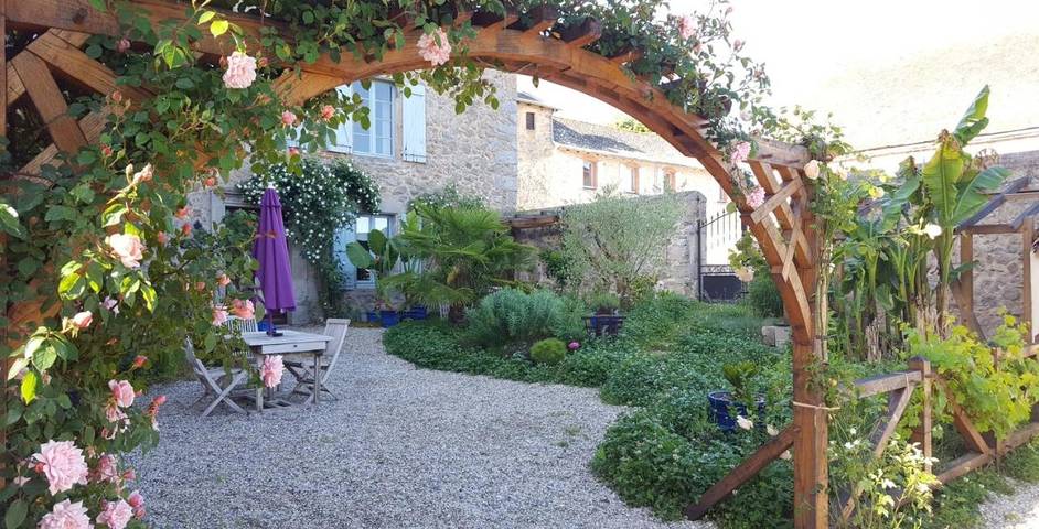 Gîte pour 2 personnes, avec vue ainsi que jardin et terrasse dans Le Bas Ségala - 2