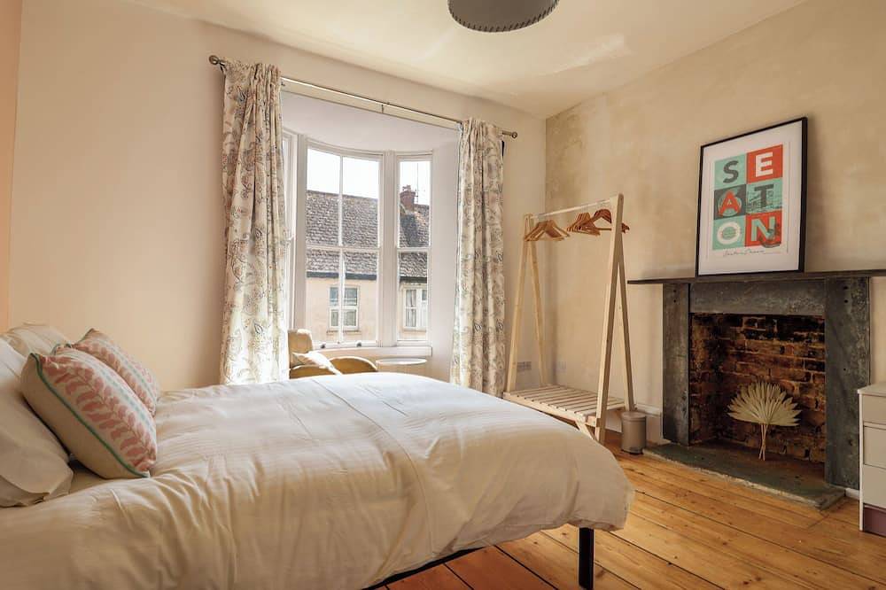 28 Fore Street, pet friendly, with a garden in Seaton, Devon in Seaton, Devon