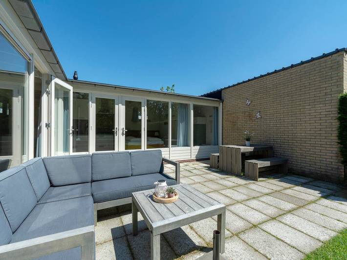 Bungalow voor 6 personen, met terras, kindvriendelijk in Sint Maartensvlotbrug