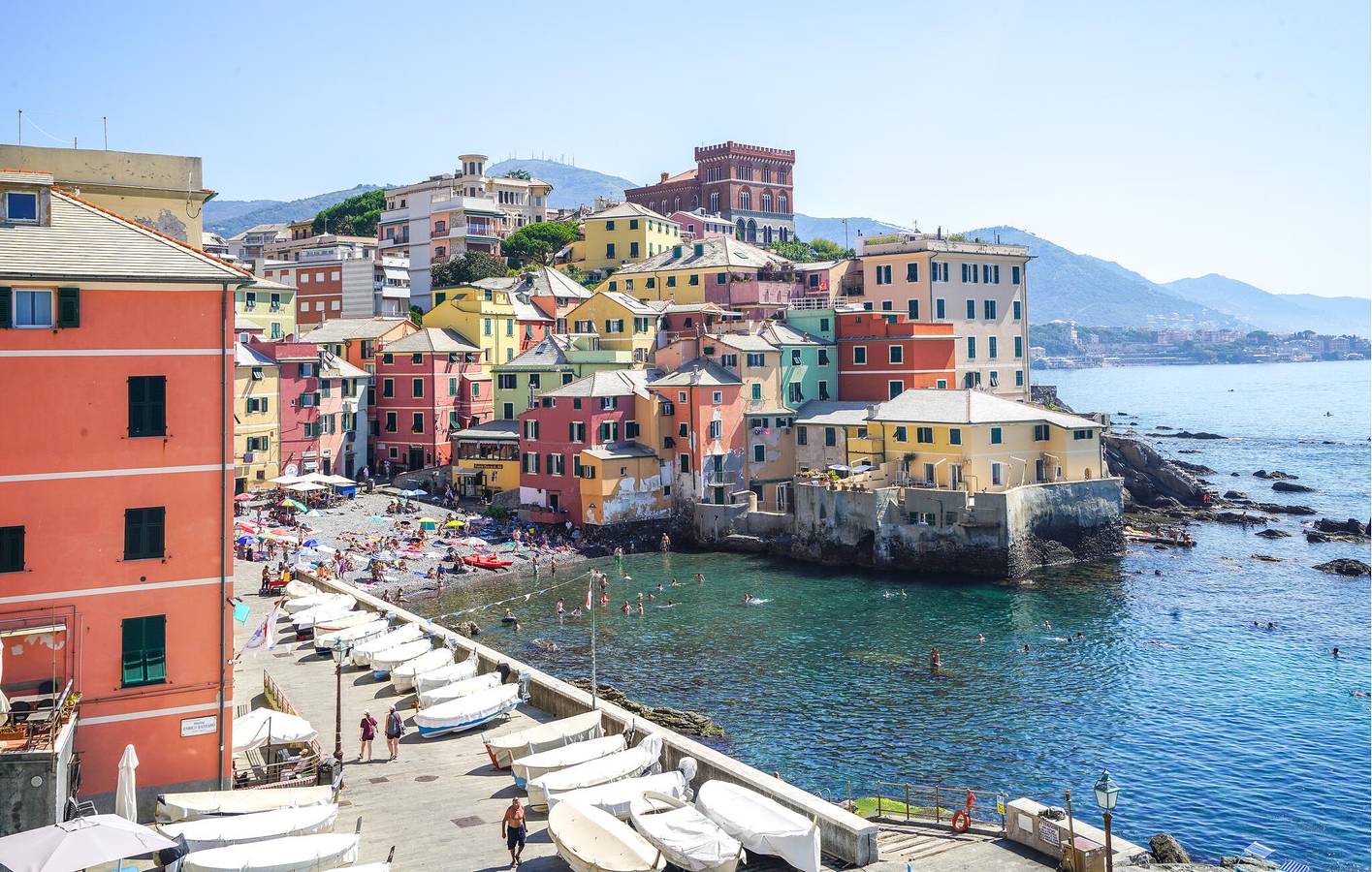 Ganze Ferienwohnung, Gemütliches Apartment am Strand mit Petanque, Klimaanlage und Internet in Genua (Stadt), Genua