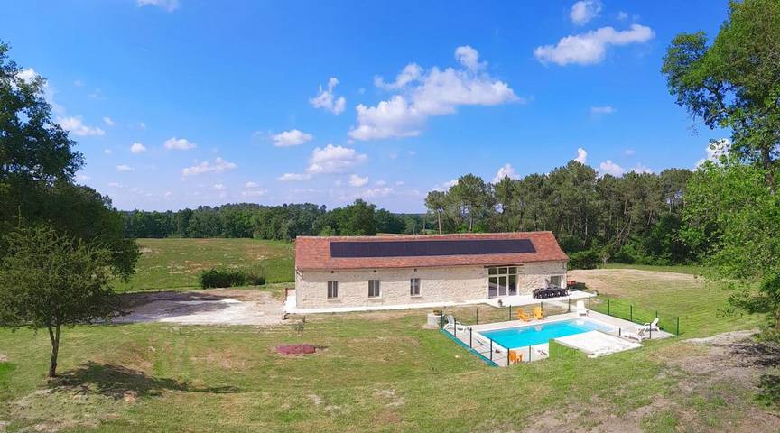 Gîte pour 10 personnes, avec jardin et vue ainsi que terrasse et piscine à Fraisse (homonymie)