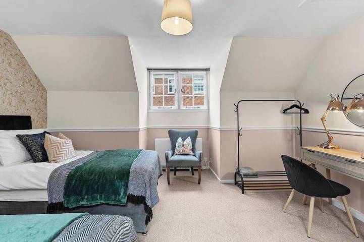 Entire apartment, Stylish Central Winchester Abode in Winchester, South Downs