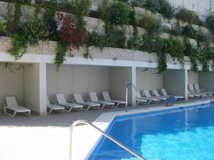 Apartahotel para 4 personas, con Terraza además de Jardín y Piscina en Alicante
