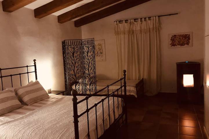 Gîte pour 5 personnes, avec terrasse ainsi que piscine et jardin à Tortosa - 3