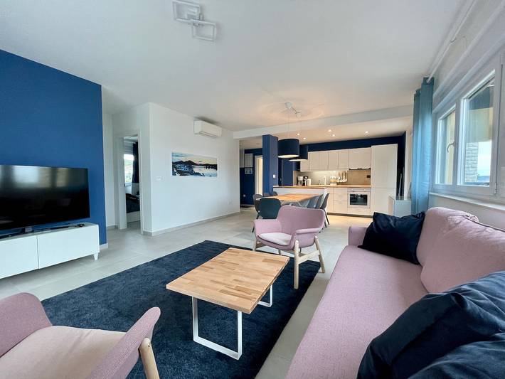 Ferienwohnung für 7 Personen, mit Ausblick und Balkon in Maslenica