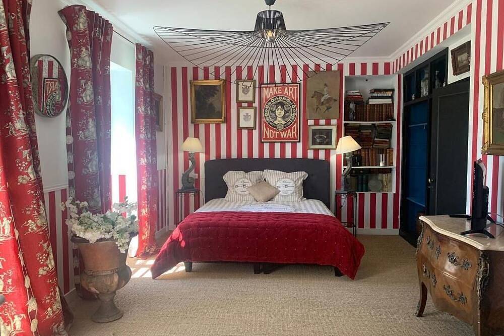 Entire apartment, Le Grand Appartement, Clim, Piscine Chauffée in Les Eyzies, Périgord Noir