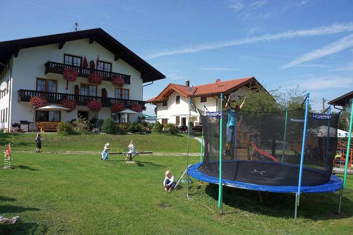 Ferienhaus für 7 Personen, mit Terrasse und Garten sowie Seeblick in Bernau am Chiemsee - 3