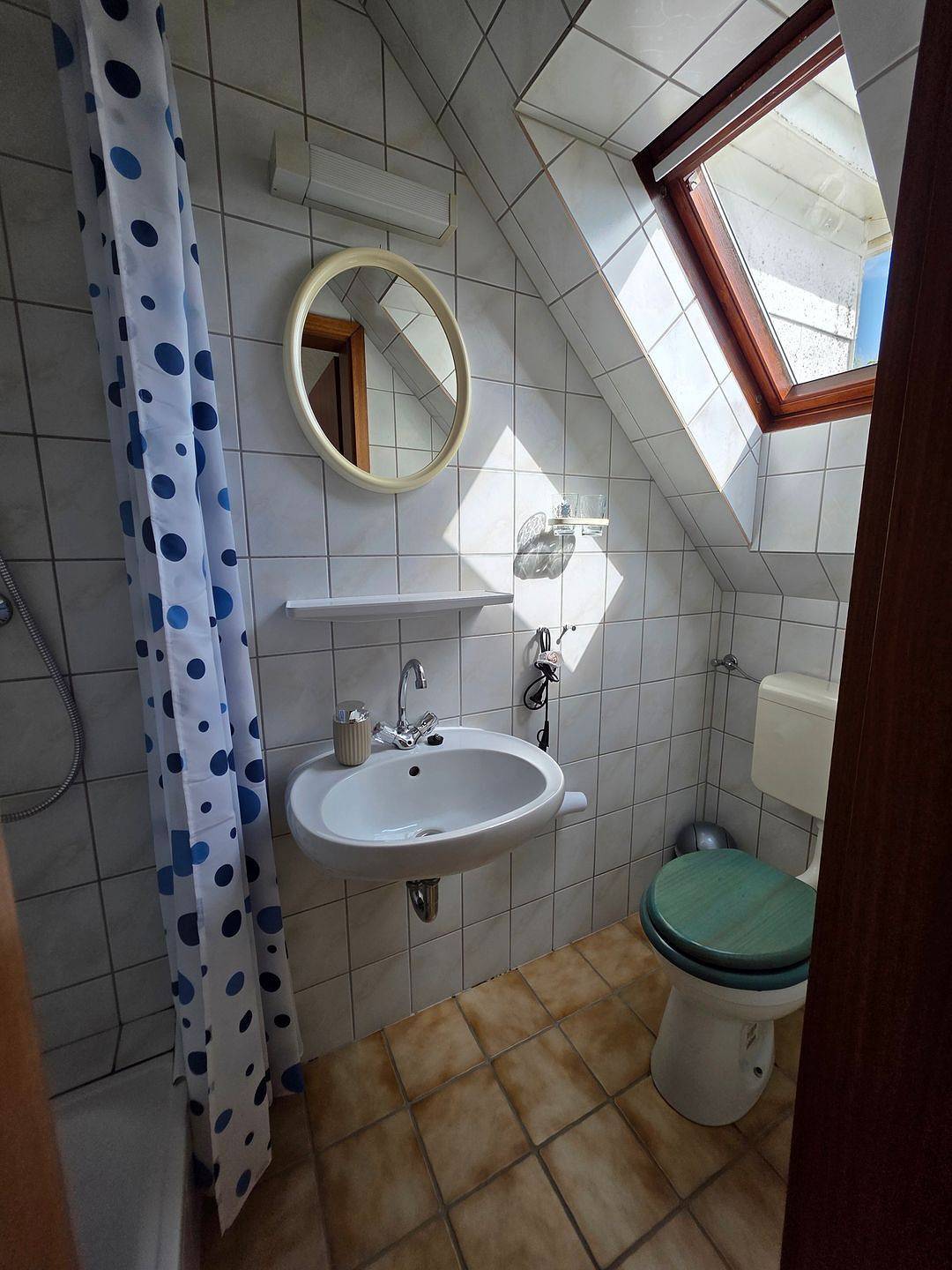 Ganze Ferienwohnung, Leuchtturm - Pensionszimmer, Nordsee, gemeinschaftlicher Grill, Parkplatz in Dagebüll, Nordfriesland
