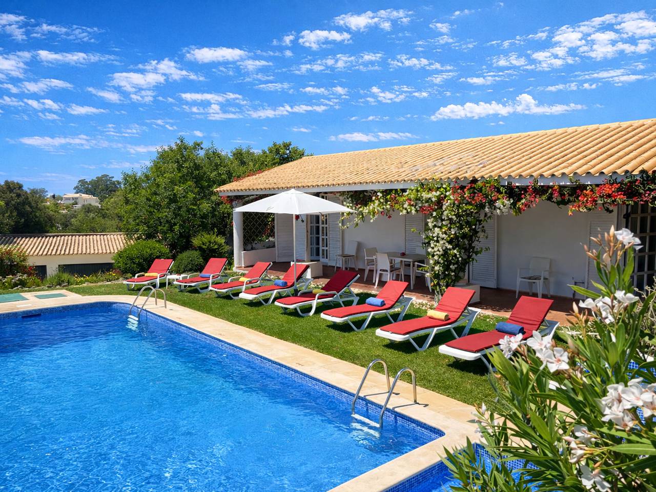 Spacious villa with private pool for 18 guests in Algarve in Loulé (São Sebastião), Faro District