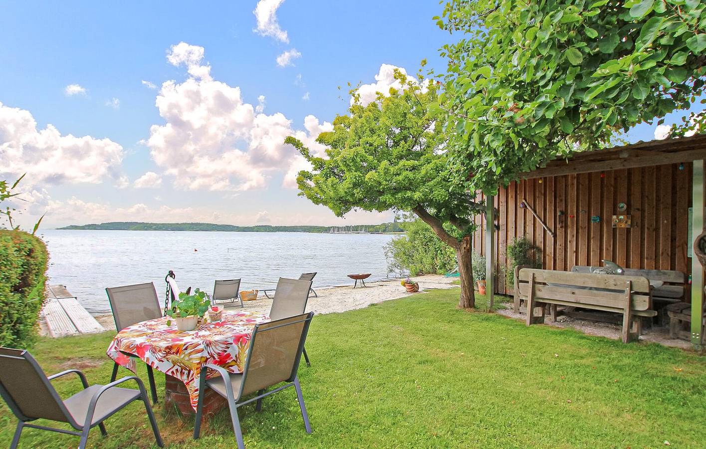 Appartement de vacances entier, Appartement confortable avec jardin, parking et télévision, à 2,5 km de la plage in Waren, Lac Müritz