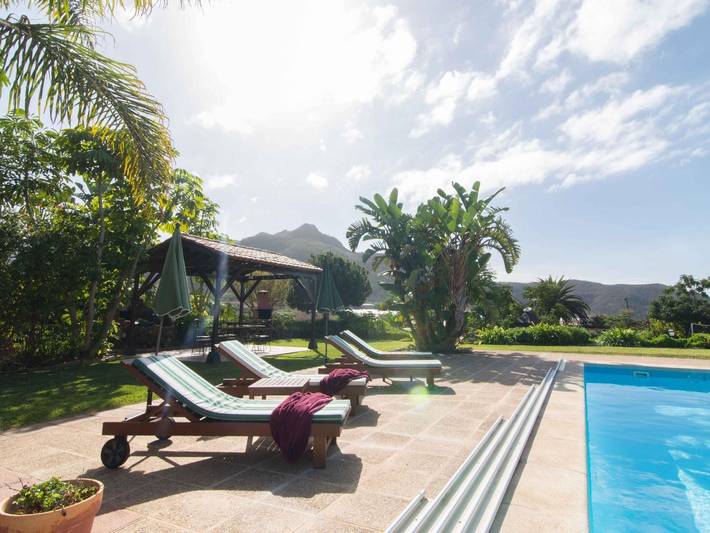 Bungalow voor 2 personen, with terras and zwembad as well as tuin op Tenerife