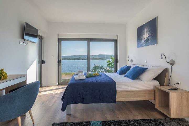 Villa pour 10 personnes, avec terrasse et piscine à Turanj - 3