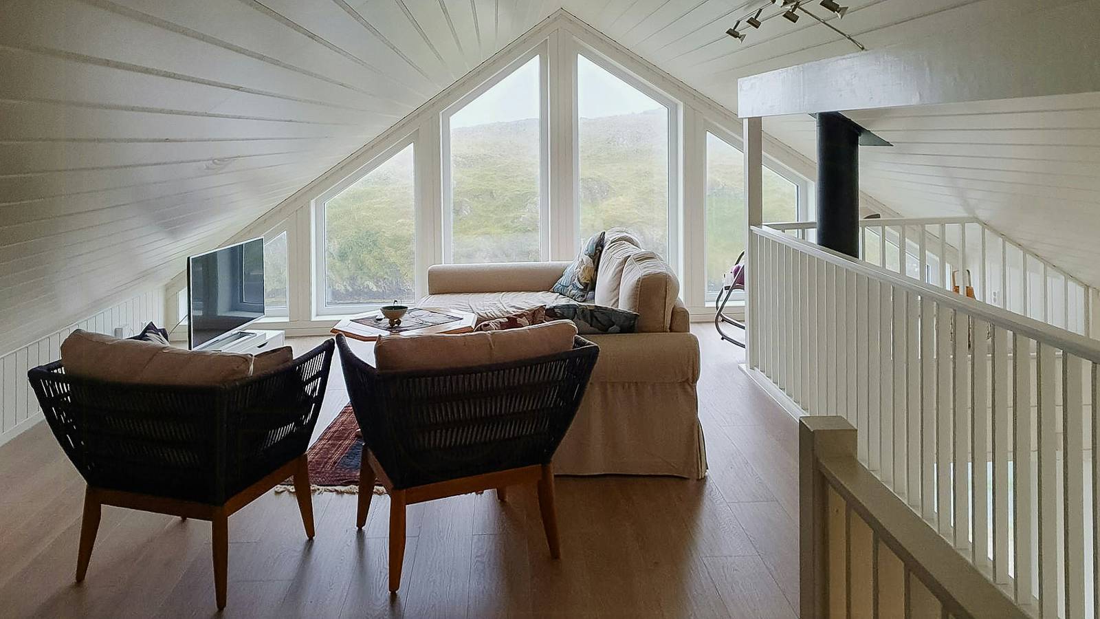 Hütte im Archipel auf der Insel Kinn in Flora