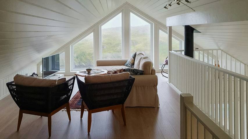 Hütte im Archipel auf der Insel Kinn in Flora