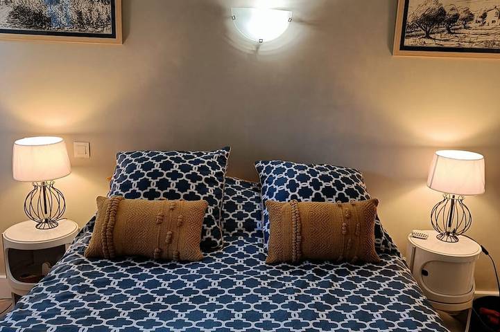 Gîte pour 4 personnes, avec terrasse ainsi que piscine et jardin, animaux acceptés dans la Tamarissière - 2