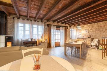 Gîte pour 15 personnes, avec terrasse à Marigny-lès-Reullée