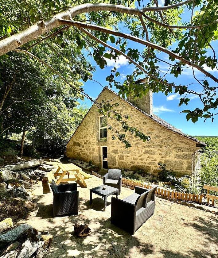 Location de vacances pour 4 personnes, avec Terrasse ainsi que Jardin et Vue dans Les Monts-Verts
