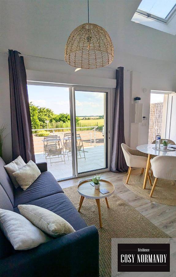 Gîte pour 4 personnes, avec terrasse et vue à Bois-Jérôme-Saint-Ouen - 2