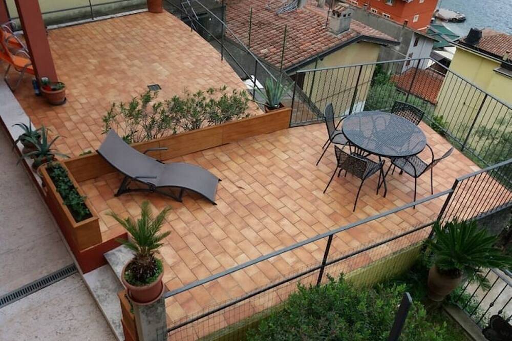 🏡 Panoramic House in Cassone - Renovated Apartment with Lake View in Cassone di Malcesine, Malcesine