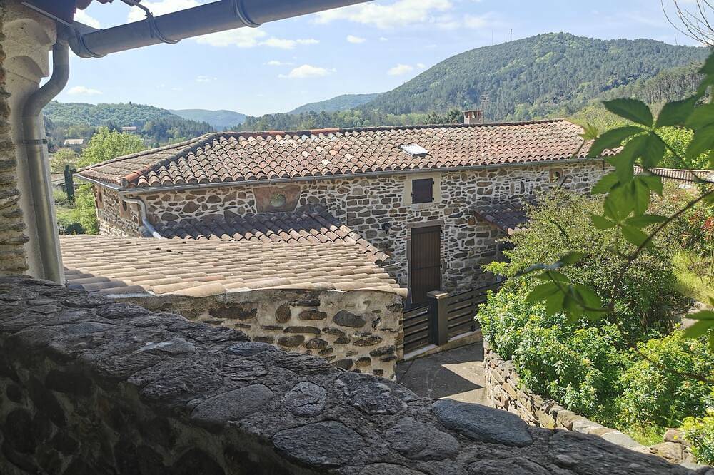 Mes Maisons Guest Gite, 2 Bedroom with Aircon, swimming pool and linen included. in Gagnières, Parc national des Cévennes
