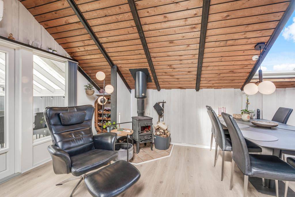 Klassisches Ferienhaus mit Kamin in Bork Havn in Bork Havn, Ringkøbing Fjord