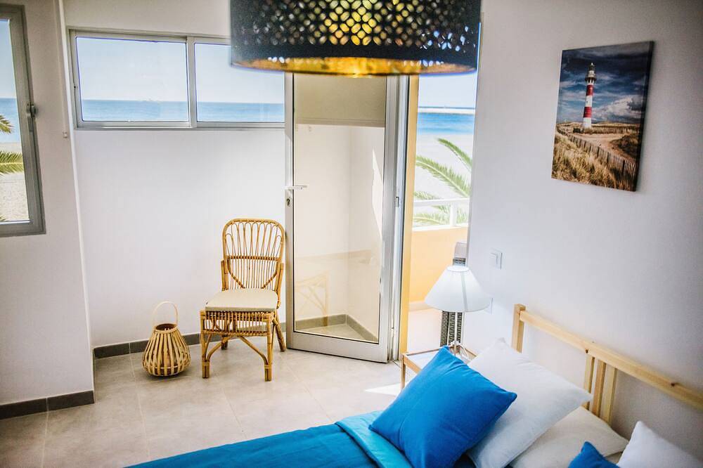 Entire apartment, Ocean View apartments. Beachfront Ocean view terrace. Wifi. Parking in Playa de Gran Tarajal, Gran Tarajal