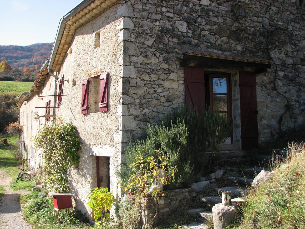Casa vacanze in piccolo borgo tra campi e montagne in Bouvières, Die e dintorni