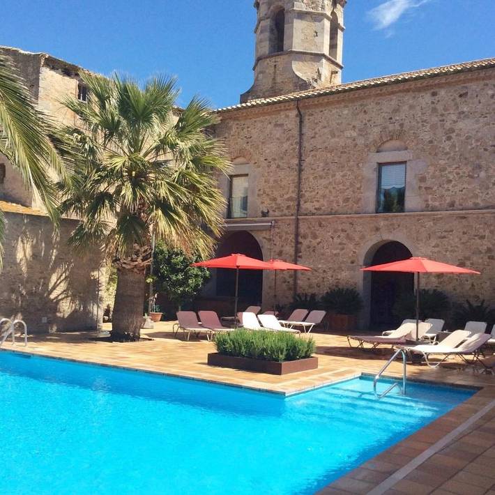 Hôtel pour 3 personnes, avec terrasse et piscine ainsi que jacuzzi et jardin, animaux acceptés